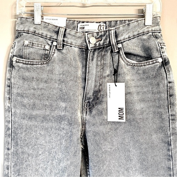 Refuge Vintage High Rise Light Wash Mom Jeans - Picture 2 of 11